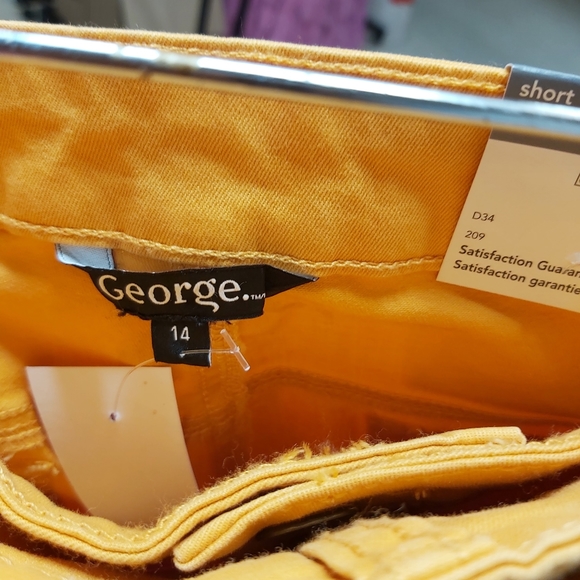 Ladies gold/yellow shorts- size 14 and 16. Casual wear with 2 front pockets - Picture 5 of 9